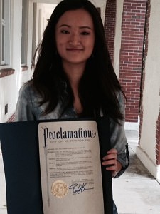 El 5 de enero de 2016 fue el día de Ashley Zhou en St. Petersburg, Florida (EE. UU.), declarado así por el alcalde de la ciudad para destacar y promover la excelencia académica.