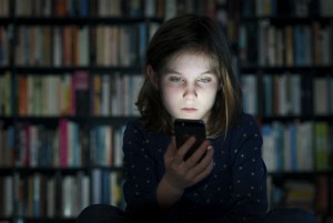 Cyber-Bullying-Online-Bullying-Upset-Girl-Receiving-a-Threatening-Text-000040153292_XXXLargeoptimized
