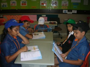 Language - Grade 3 students trying to comprehend the poem and prose for a better understanding using the Thinking Hats.