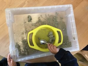 An inquiry through clay: exploring a new language 