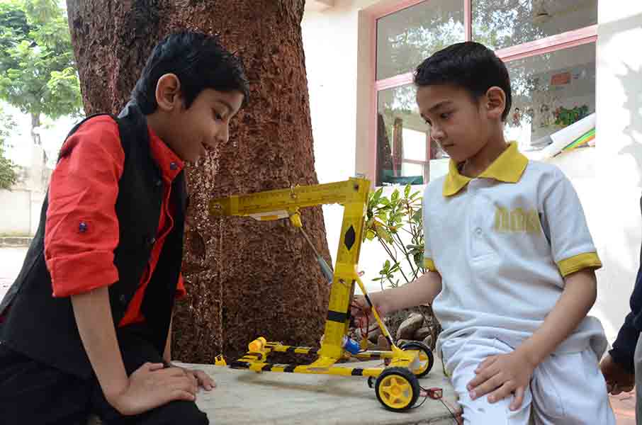 Students using a pulley that they designed themselves