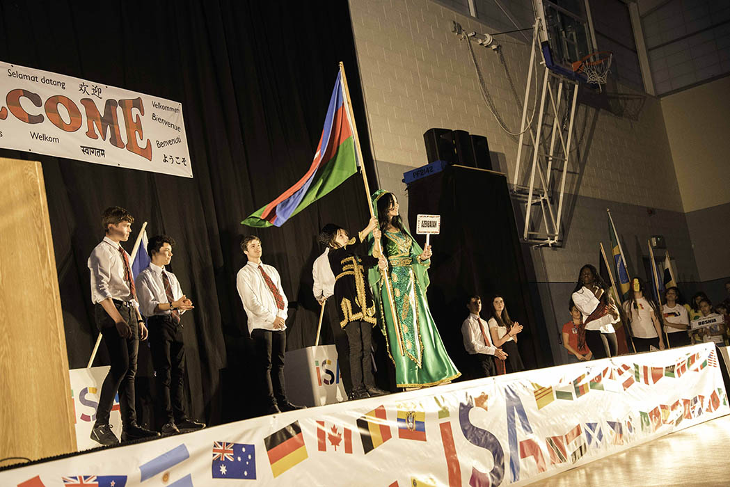 Students from Azerbeidzjan presenting at the International Festival assembly.